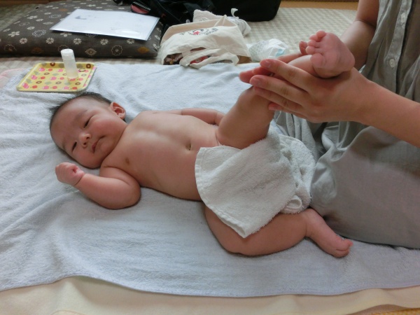 赤ちゃんの便秘気味が解消！ ｲﾝﾌｧﾝﾄﾏｯｻｰｼﾞ ベビーマッサージ、赤ちゃんマッサージ、SWEETNESS(スウィートネス)は 静岡県